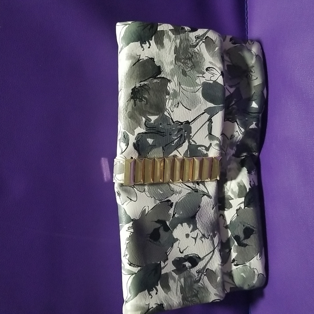 FLORAL CLUTCH PURSE